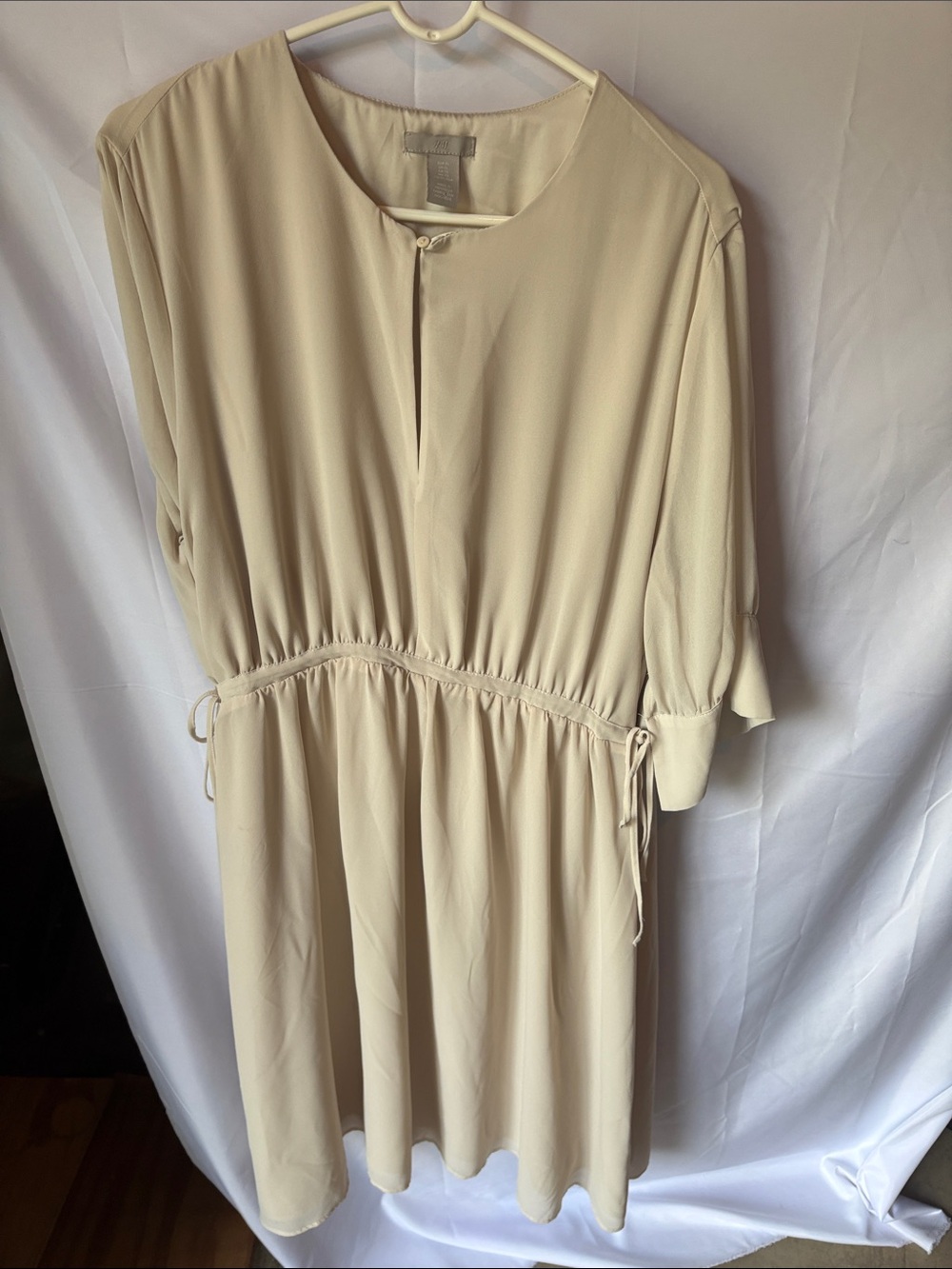Women's Cream Drawstring Waist Short Sleeve Dress